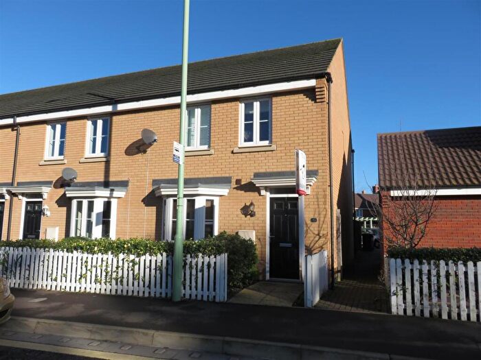 3 Bedroom Semi Detached House To Rent In Hundred Acre Way, Red Lodge, IP28