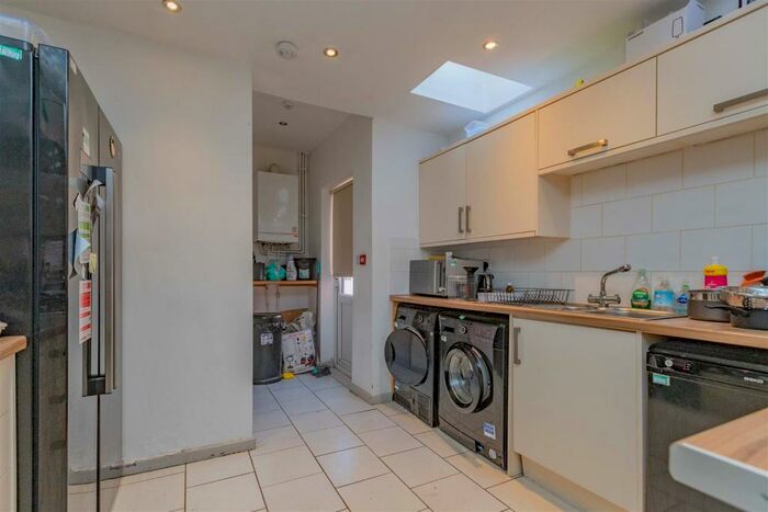 5 Bedroom House To Rent In Tiverton Road, Birmingham, B29