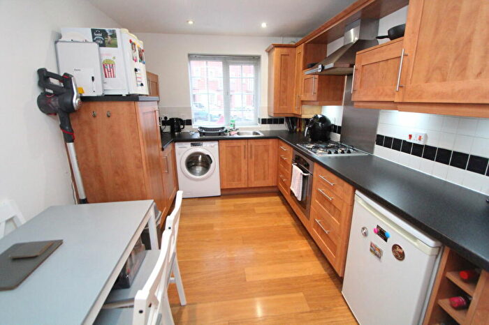 2 Bedroom Flat For Sale In Madison Avenue, Brierley Hill., DY5