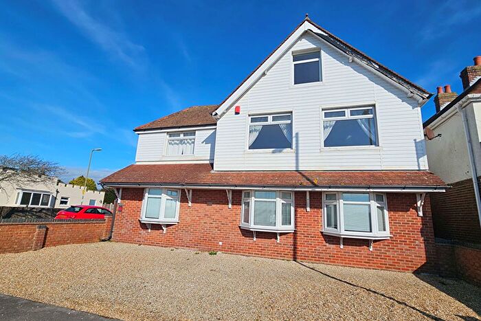 5 Bedroom Detached House For Sale In Portsmouth Road, Lee-On-The-Solent, PO13