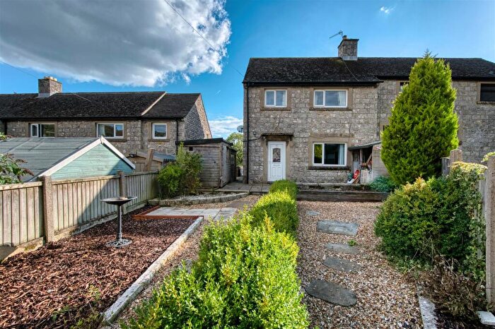 3 Bedroom Semi-Detached House For Sale In New Close, Eyam, Hope Valley, S32