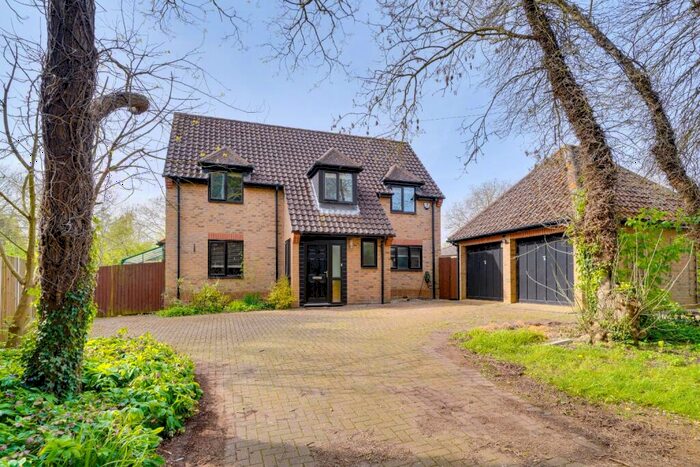 4 Bedroom Detached House For Sale In Holywell, St. Ives, Cambridgeshire, PE27
