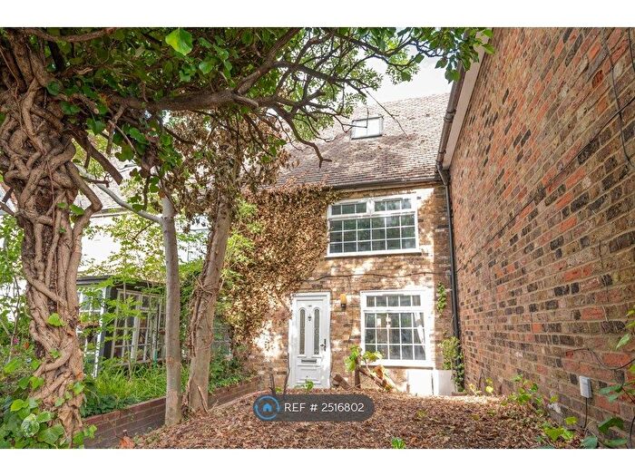 3 Bedroom Semi-Detached House To Rent In The Burroughs, London, NW4