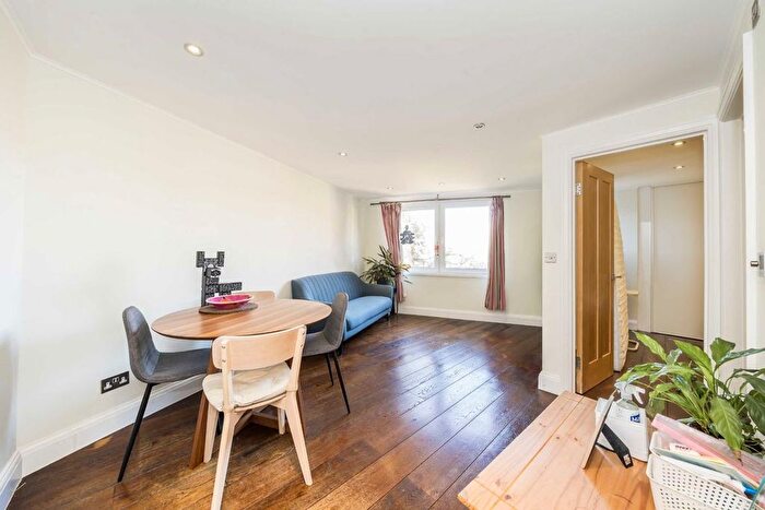 1 Bedroom Flat To Rent In St Quintin Gardens, North Kensington, W10