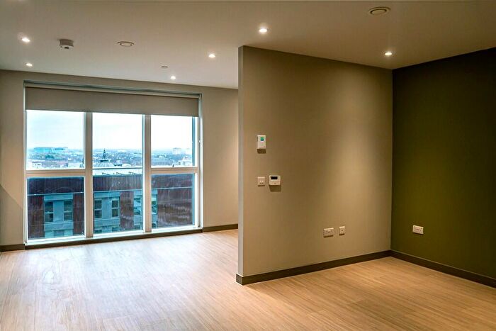 Apartment To Rent In Candleriggs, Glasgow, G1