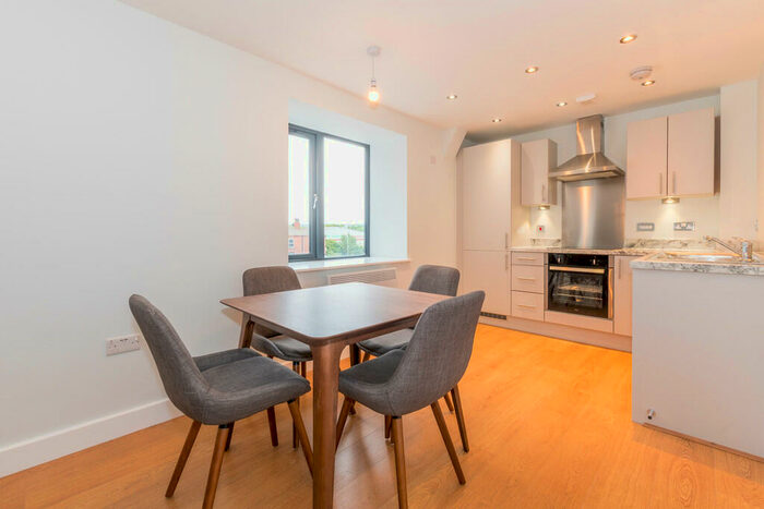 2 Bedroom Apartment To Rent In Victoria Riverside, Leeds, LS10