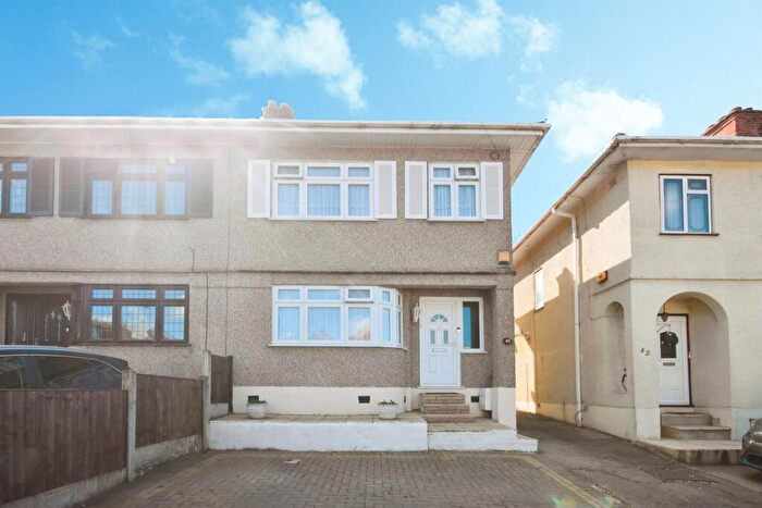 3 Bedroom Semi-Detached House For Sale In Kingshill Avenue, Romford, RM5