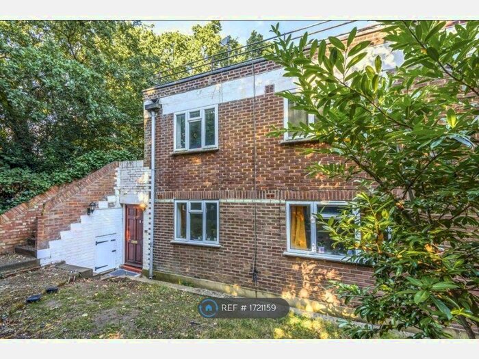 2 Bedroom Flat To Rent In Oak Hill Grove, Surbiton, KT6