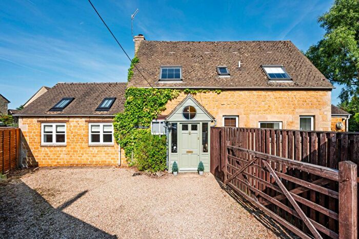 3 Bedroom Detached House For Sale In Station Road, Bourton-On-The-Water, GL54