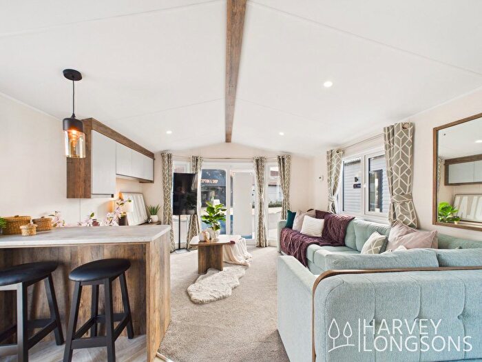 2 Bedroom Mobile/park Home For Sale In Arbor Lane, Pakefield, NR33