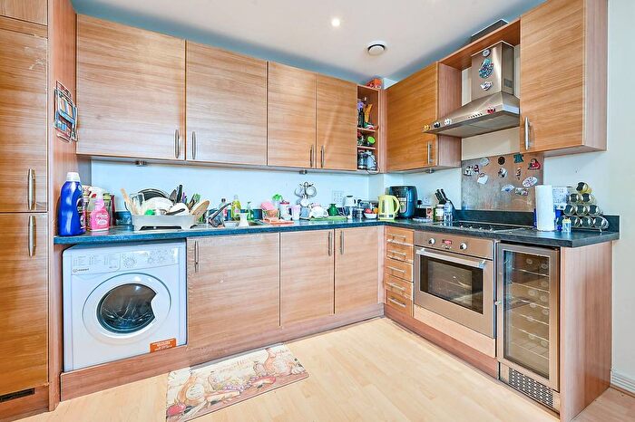 2 Bedroom Flat For Sale In Drayton Green Road, Ealing, London, W13