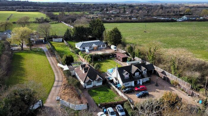 2 Bedroom Detached Bungalow For Sale In Oakley Green, Windsor, SL4