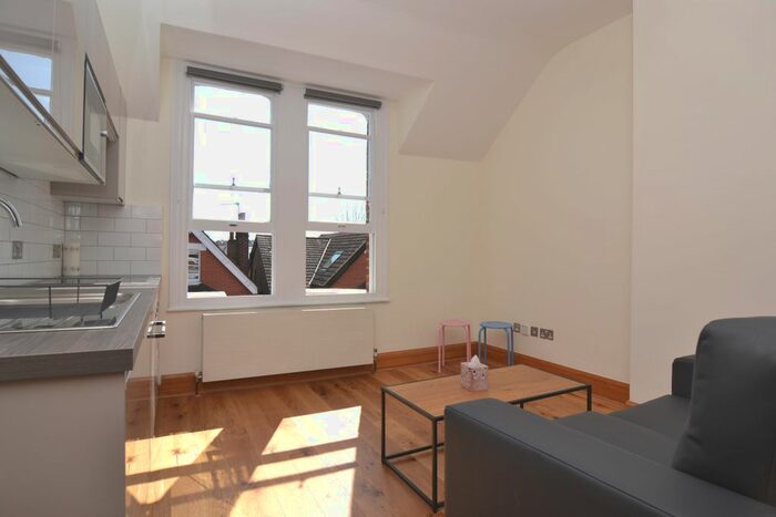 Studio To Rent In St Johns Road, Richmond, TW9