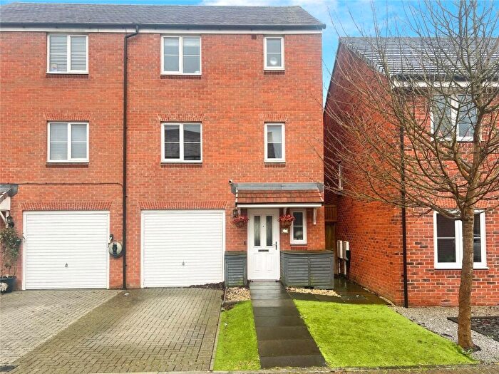 5 Bedroom Semi Detached House For Sale In Potter Way, Winnersh, Wokingham, RG41