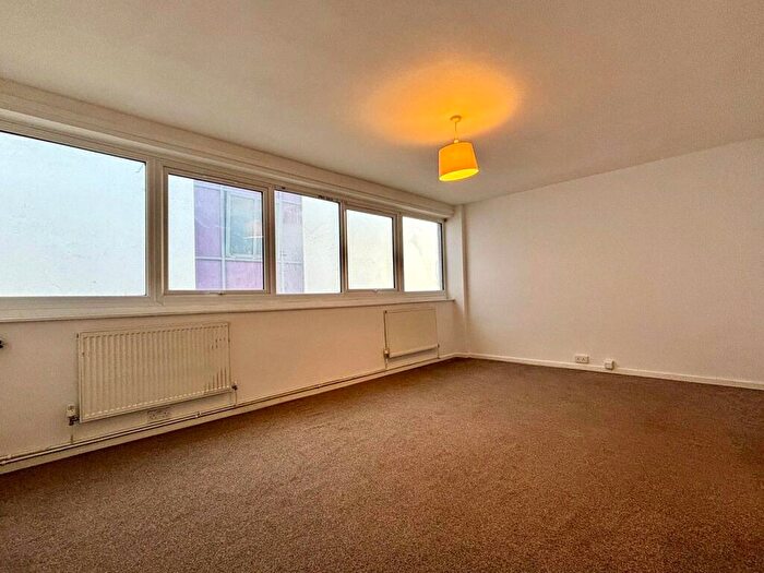 2 Bedroom Maisonette To Rent In Eastmead, Farnborough, Hampshire, GU14