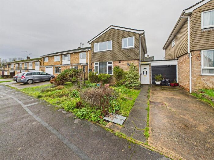 4 Bedroom Detached House For Sale In Circuit Lane, Reading, RG30