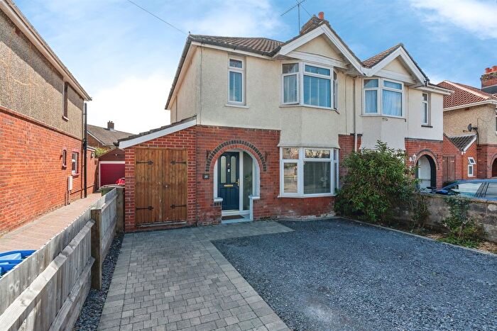 3 Bedroom Semi-Detached House For Sale In Ashmead Road, Southampton, SO16