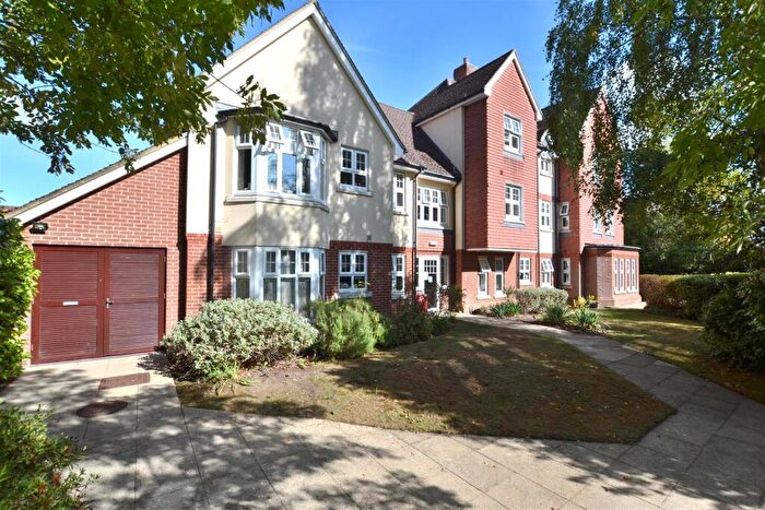 1 Bedroom Apartment For Sale In Sycamore Grange, Branksomewood Road, Fleet, GU51