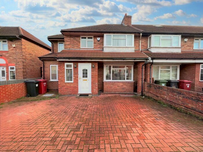 4 Bedroom End Of Terrace House To Rent In Wawick Avenue, Slough, SL2