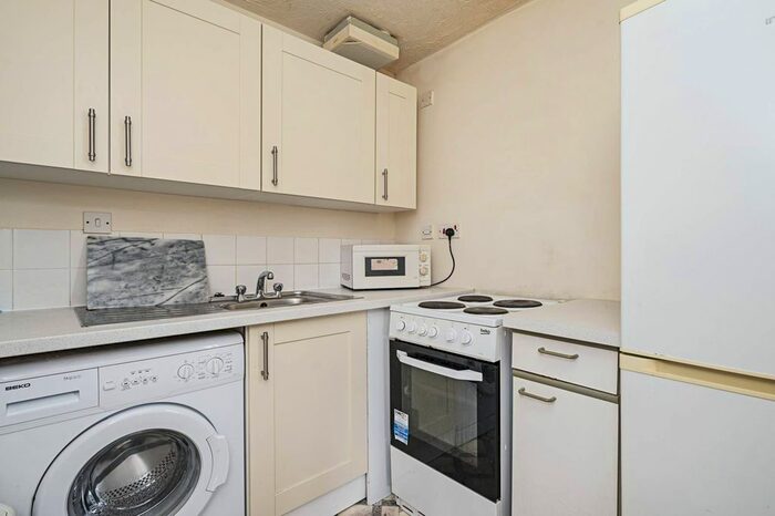 1 Bedroom Flat To Rent In Woodvale Way, Golders Green, London, NW11