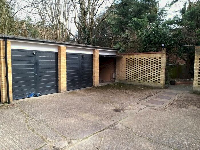 Garage / Parking To Rent In Dove Park, Pinner, HA5