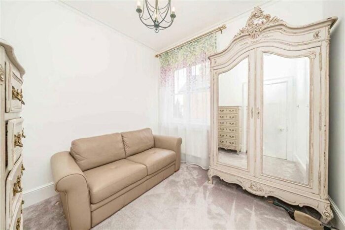 3 Bedroom Flat To Rent In Gloucester Road, Teddington, TW11