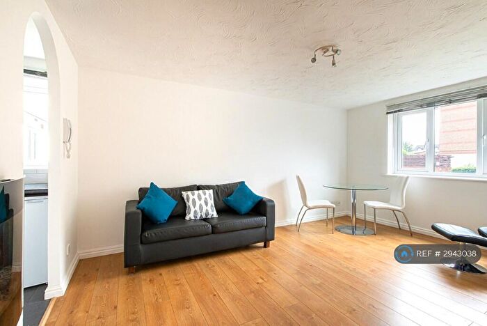 1 Bedroom Flat To Rent In Chandlers Drive, Erith, DA8