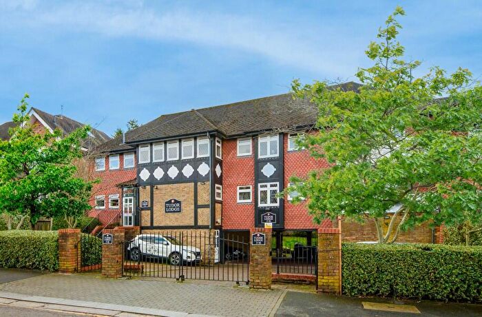 2 Bedroom Apartment To Rent In Holden Road, Finchley, N12