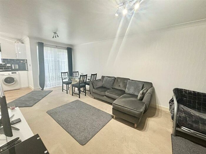 2 Bedroom Flat For Sale In Gower Place, Fleming Road, Chafford Hundred, RM16