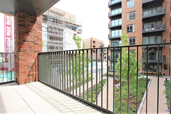 2 Bedroom Flat To Rent In Blenheim Mansions, Mary Neuner Road, London, N8