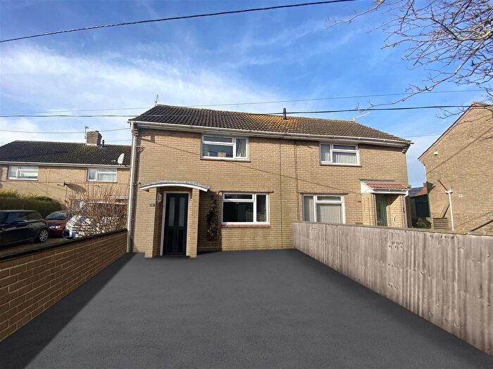 2 Bedroom Property To Rent In Steppes Meadow, Martock, TA12