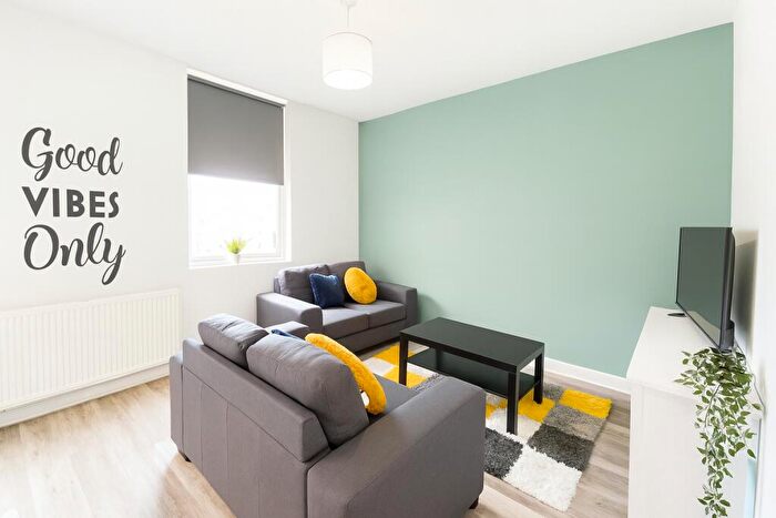 3 Bedroom Flat To Rent In West Street, Sheffield, S1