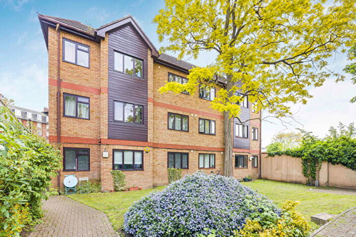 2 Bedroom Flat For Sale In Harton Street, London, SE8