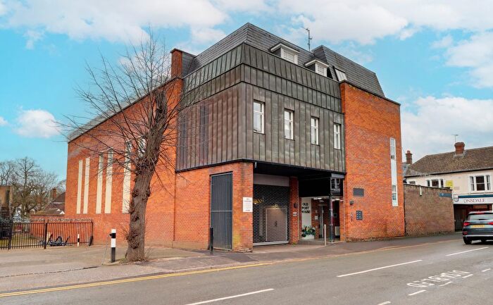 2 Bedroom Flat For Sale In Old Post House, Harpenden, Hertfordshire, AL5