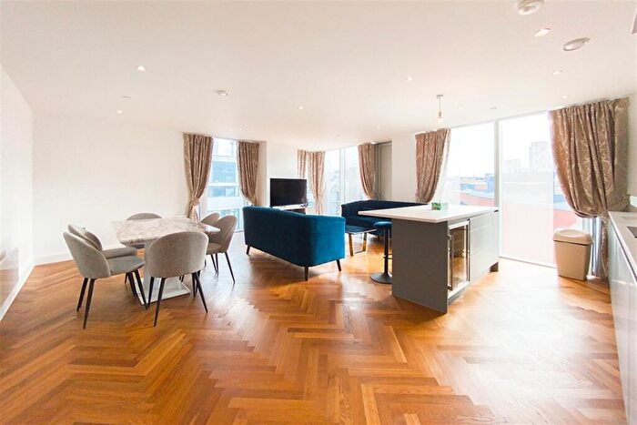 3 Bedroom Apartment To Rent In East Tower, Deansgate Square, M15