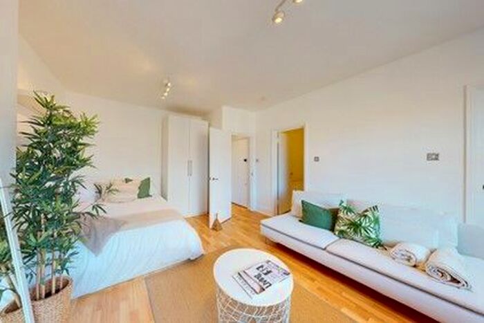 Studio To Rent In Nottingham Place, Marylebone, W1U