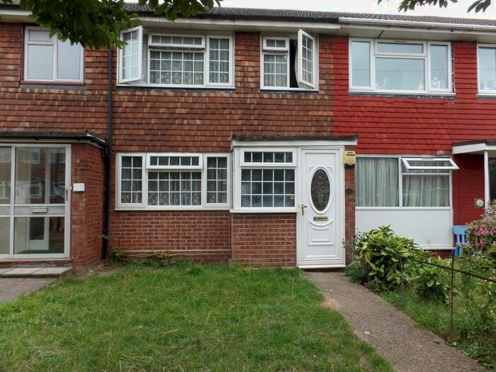 3 Bedroom Terraced House To Rent In Cleave Avenue, Hayes, UB3