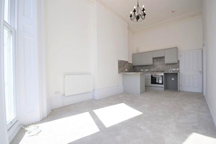 2 Bedroom Flat To Rent In Montpelier Road, BN1