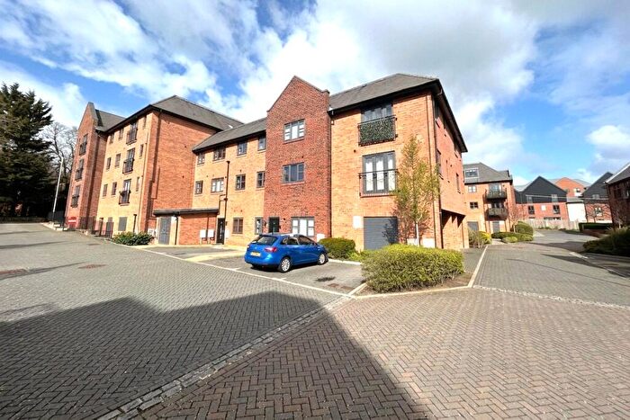 1 Bedroom Flat For Sale In Carter Court, Hook, Hampshire, RG27