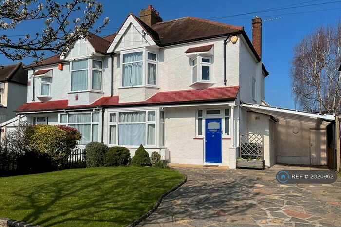 3 Bedroom Semi-Detached House To Rent In Thetford Road, New Malden, KT3