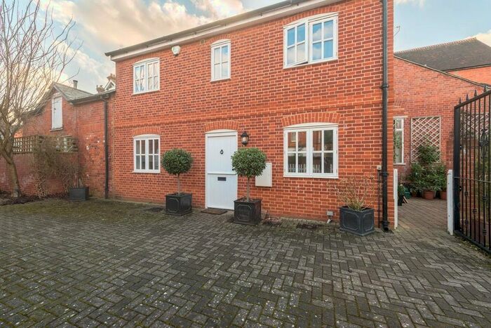 2 Bedroom Mews To Rent In Barlows Mews, Henley-On-Thames, Oxfordshire, RG9