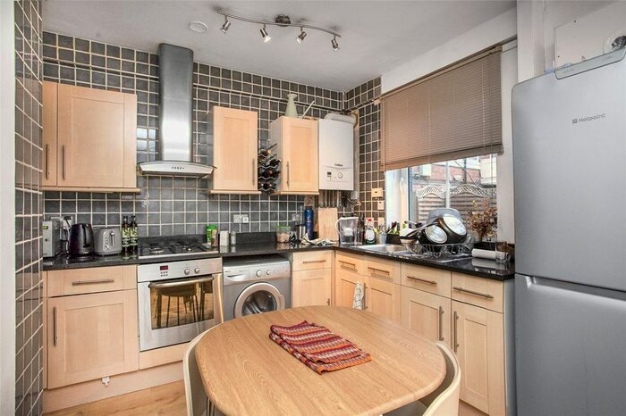 2 Bedroom Flat To Rent In St Johns Estate, Tower Bridge Road, Bermondsey, London, SE1
