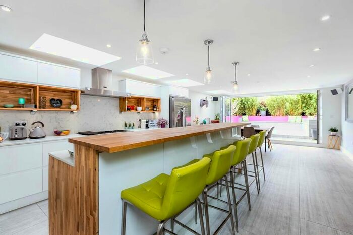 4 Bedroom Terraced House To Rent In Garratt Lane, London, SW17