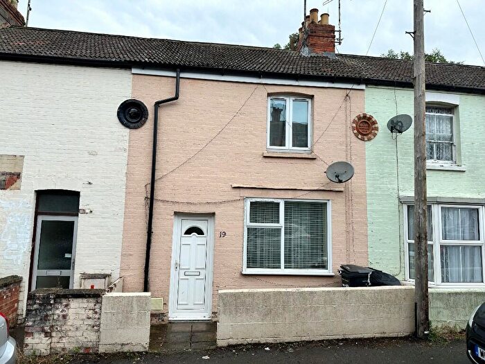 2 Bedroom Terraced House To Rent In Eastland Road, Yeovil, BA21