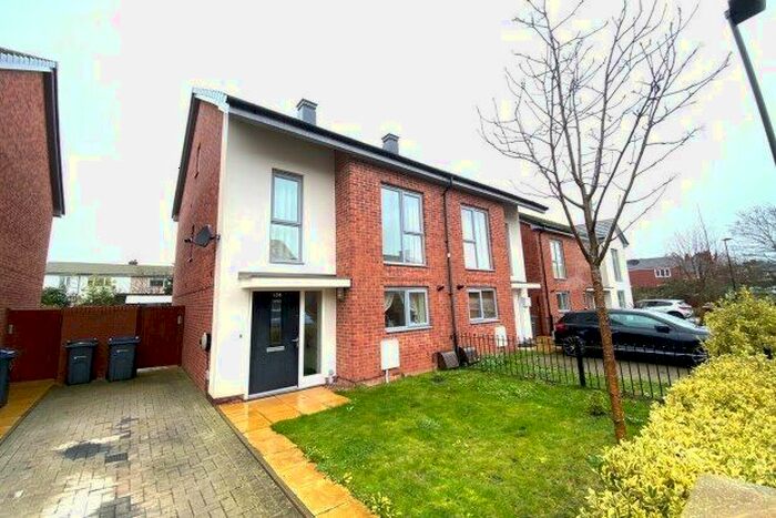 3 Bedroom Semi-Detached House To Rent In Platt Brook Way, Birmingham, B26
