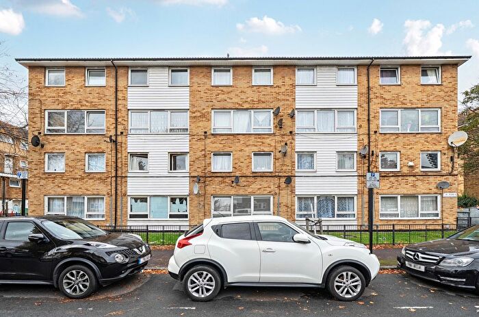 2 Bedroom Flat For Sale In Grantham Road, London, E12