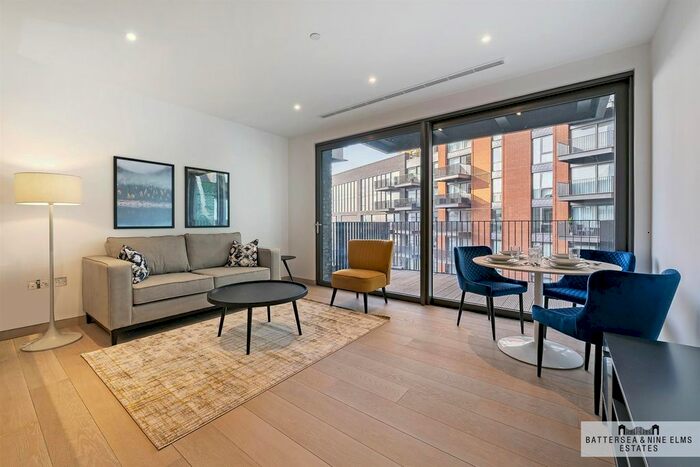 2 Bedroom Flat To Rent In Viaduct Gardens, London, SW11