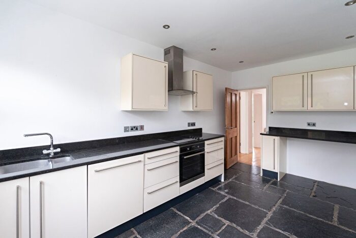 4 Bedroom Detached House To Rent In London Road, Dorking, RH4