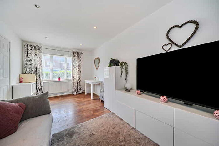 2 Bedroom Semi-Detached House For Sale In Twyford Close, Fleet, Hampshire, GU51