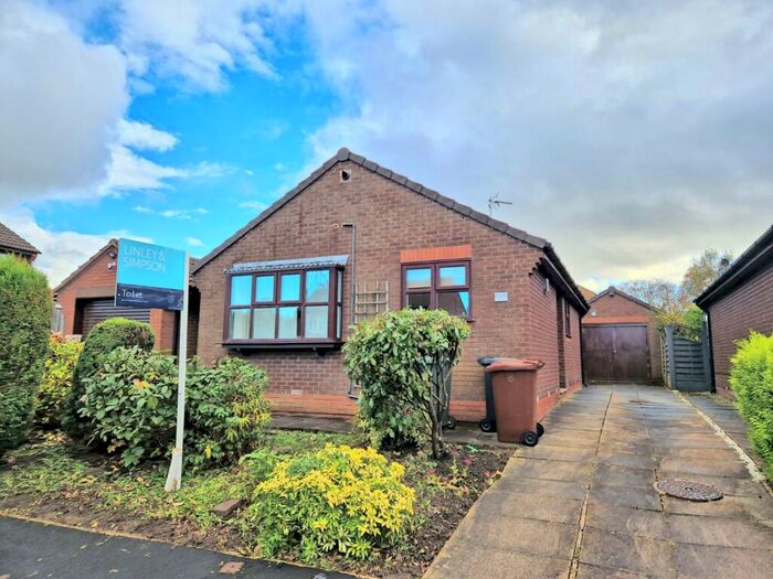 2 Bedroom House To Rent In Swallow Drive, Leeds, West Yorkshire, Uk, LS17